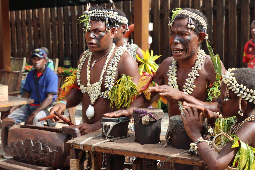 Traditional dancers from Unen Choit coffee farmer cooperative welcomed the graduates and special guests to the graduation ceremony for the Gender School of Leadership in PNG. 